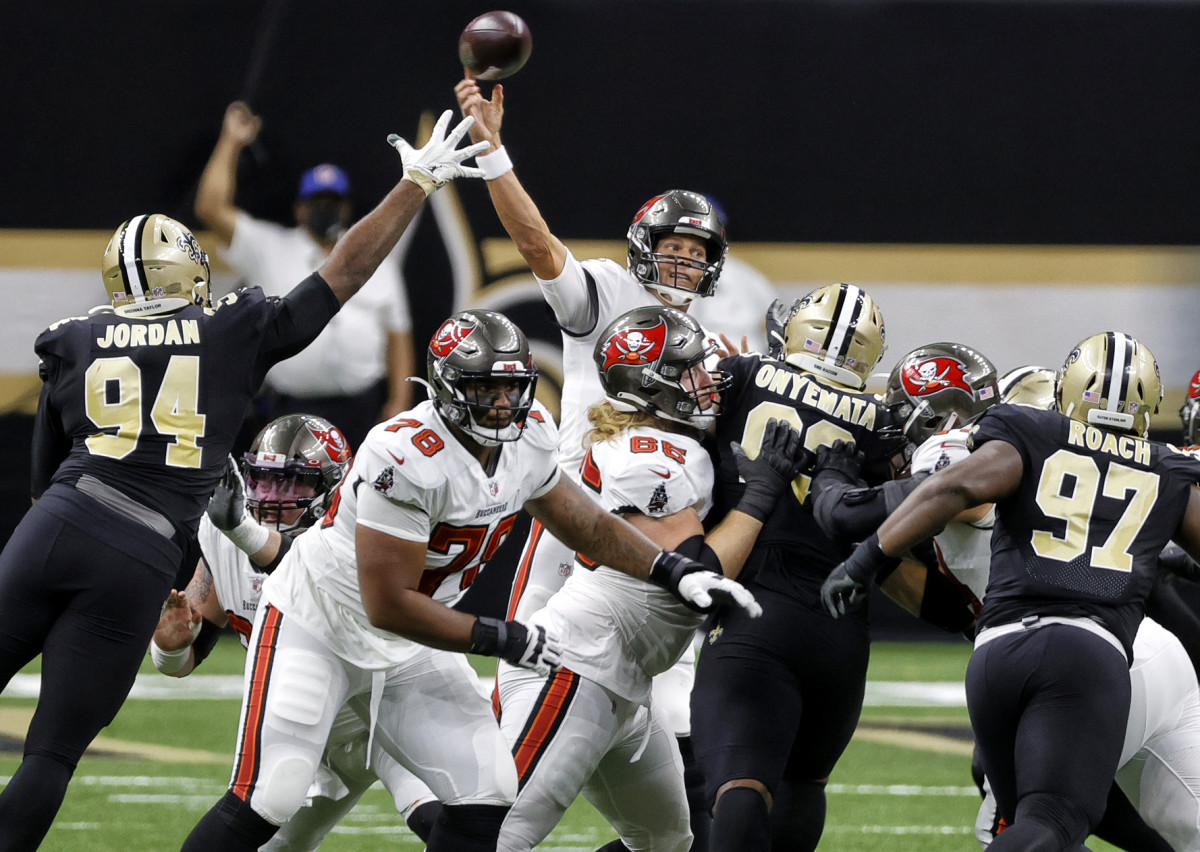 saints-buccaneers-cam-jordan-rushing-tom-brady